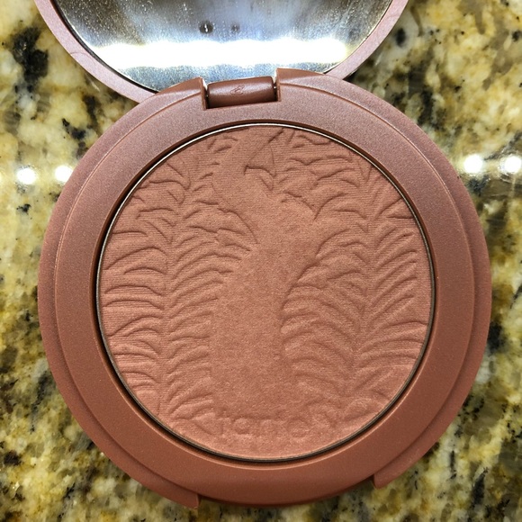 Tarte blush in shade exposed. Still has box usedx2 - Picture 5 of 5